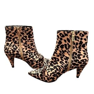 Isaac Mizrahi Tessa Leopard 🐆 Pointed Toe Ankle Booties w/ Bows • Size 8